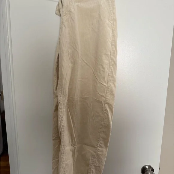 Uniqlo Women’s Cream Corduroy Jeans - Picture 3 of 3